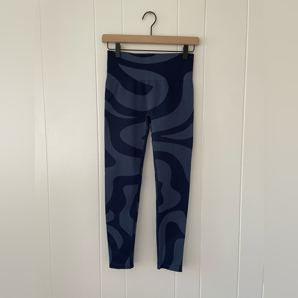 Fabletics Seamless Fusion Compression Leggings, B… - image 1